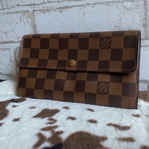 3️⃣8️⃣5️⃣Authentic Damier Ebene Long Wallet